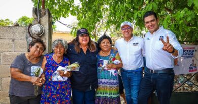 Víctor Hugo Lozano felicita a las mamás del Distrito 6 federal en su día