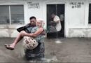 Rescatan a un abuelita de su inundada vivienda en Tizimín