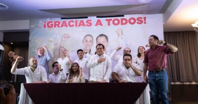Con cifras del PREP, Huacho Díaz celebra su triunfo en Yucatán