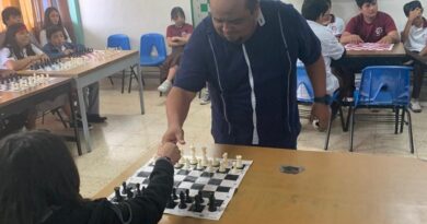 Un solo guerrero vence a 32 rivales al mismo tiempo sobre el tablero de ajedrez