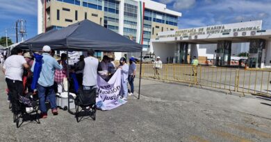 Trabajadores del Poder Judicial de la Federación en Yucatán bloquean el muelle fiscal