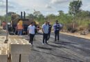 Edwin Bojórquez supervisa la construcción de calles en Kanasín