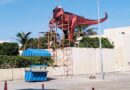 Pintan de guinda el dinosaurio Rex del Museo del Meteorito en Progreso; está feíto, dicen