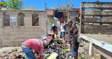 Retiran siete toneladas de basura en una vivienda de Kanasín