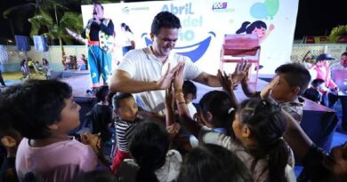 Erik Rihani celebra a los niños en Progreso