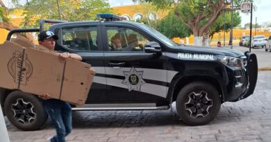 En Izamal la alcaldesa utiliza las patrullas para llevar compras a la pizzería de su padre