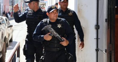 Policía Municipal de Mérida detiene a tres sujetos por pelear en la Plaza Grande