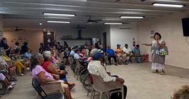 Tía Chayo visita la Casa del Adulto Mayor en Kanasín
