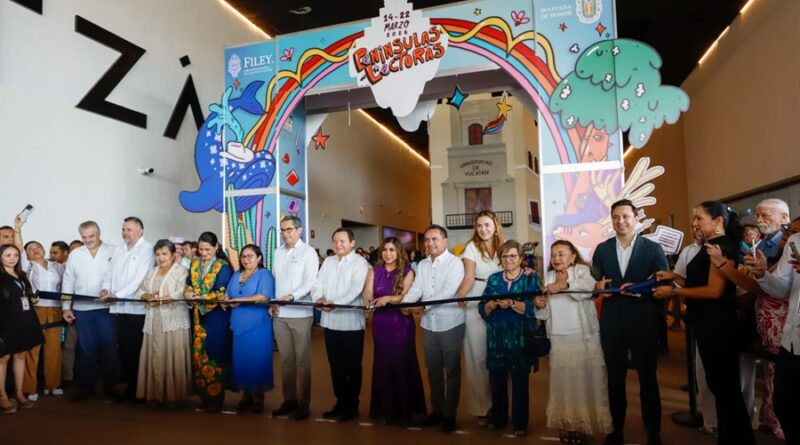 Asiste Cecilia Patrón a la inauguración de la FILEY