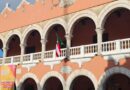 La bandera de Yucatán vuelve a ondear en el Palacio Municipal de Mérida