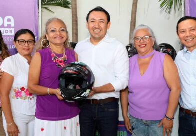 Cecilia Patrón respalda a mujeres trabajadoras con entrega de cascos del programa Chambea Seguro