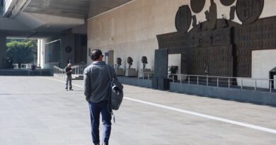 Por rastrero y lambiscón, piden que corran a Raúl Paz del Canal del Congreso