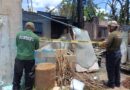 Policía de Kanasín controla incendio domiciliario originado por quema de basura
