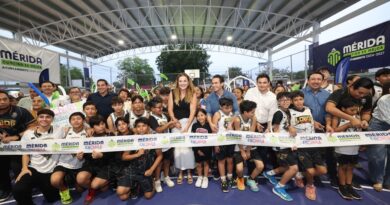 Cecilia Patrón continúa la entrega de domos para las canchas deportivas