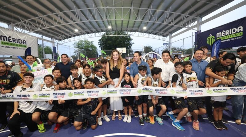Cecilia Patrón continúa la entrega de domos para las canchas deportivas