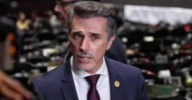 Sergio Mayer renuncia a Morena