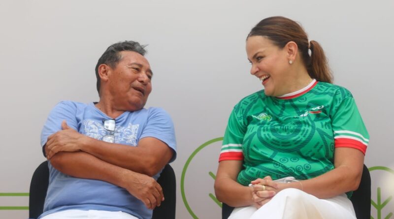 Brinda Cecilia Patrón certeza jurídica y patrimonial a familias meridanas mediante la escrituración de hogares