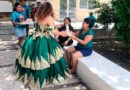Quinceañera altruista celebra repartiendo comida en el hospital Juárez del IMSS