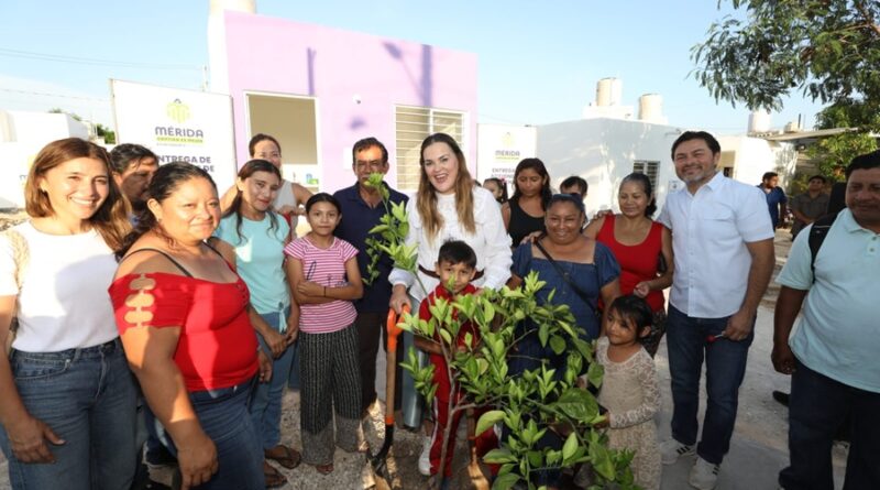 Cecilia Patrón entrega viviendas a familias afectadas por incendio