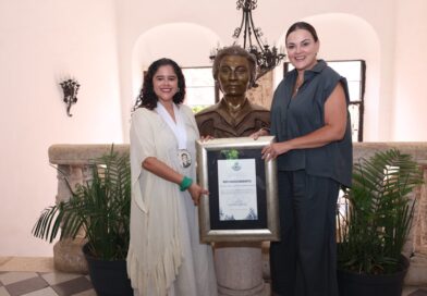 El Ayuntamiento de Mérida entrega la Medalla «Rosa Torre González» a Liliana Judith Hernández Santibañez