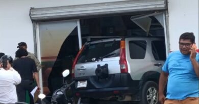 Se mete a La Mexicana con su camioneta, en Villa Magna del Sur