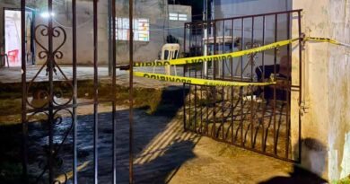 Policías le dispararon a un sujeto que amagó con un cuchillo a su mujer, en la Mercedes Barrera
