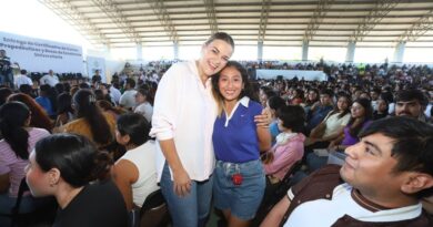 Anuncia Cecilia Patrón becas a jóvenes universitarios de Mérida